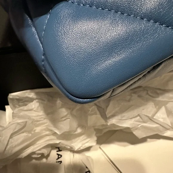 $6,900 CHANEL 19 Flap Bag Medium Blue 21P Excellent Condition - Picture 11 of 16